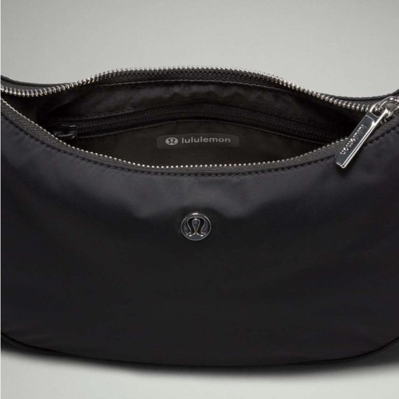Lululemon All Night Festival Bag 5L
Black / Silver - Picture 4 of 8